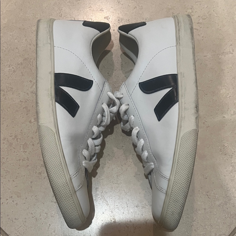 Veja White Leather Sneakers with Black V Accent -Size 39 Euro (8) - Picture 6 of 8